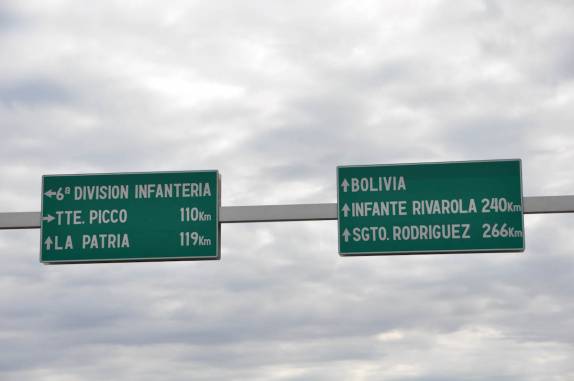 Início do segundo dia da travessia do Chaco, no Paraguai, na saída de Filadelfia